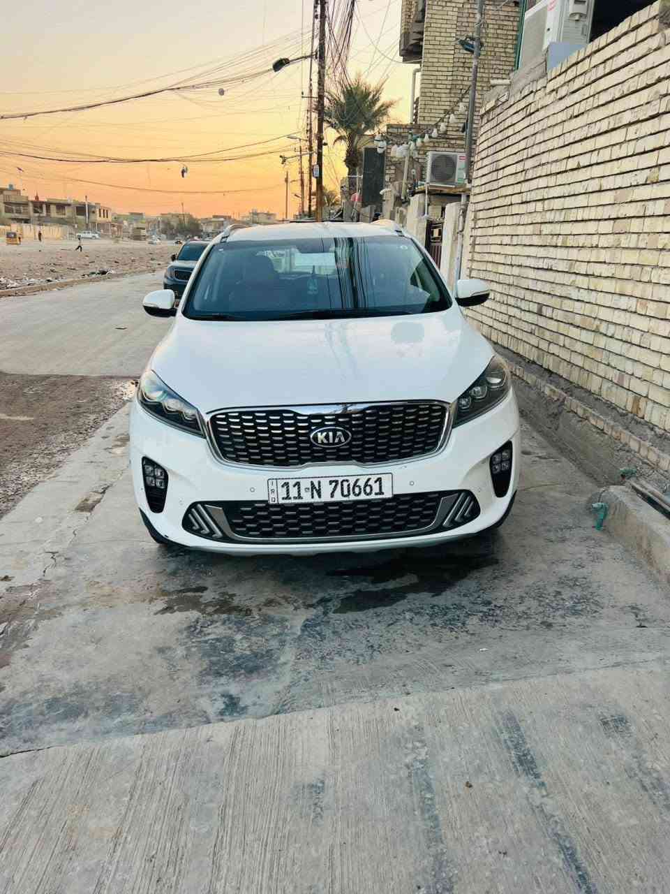 السلام عليكم
سورنتو خليجي 2020 رقم بغداد دولي باسمي تحويل مباشر
6 سلندر
7 راكب
3 قطع تبريد
بصمة تشغيل وابواب
مري شفط 
جنطة  كهرباء 
كشنات جلد
كشنات كهرباء 
بردات بلادي
لايت زنون
حساس خلفي
تحكم ستيرن جهتين

سيارة كلش حلوة وبالواقع احلى من الصور
 جديد السيارة ماشية 124 الف كيلو 
كير ومحرك مكفول على وضع الشركة 
بيه ربع الباب صبغ و اقل الشبر ب الجاملغ 
***********
