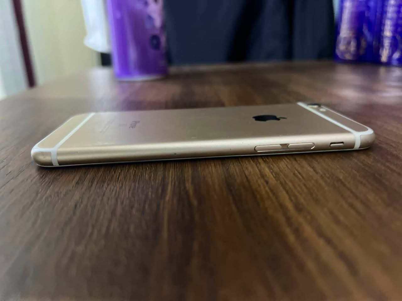 ايفون 6s امريكي
قطعه نظيفه كلش
ما مبدل اي شي بي ولا مفتوح
ذاكرته ٦٤
كل شي شغال بالجهاز
رايده ب ٦٠ الف
رقمي: ***********
