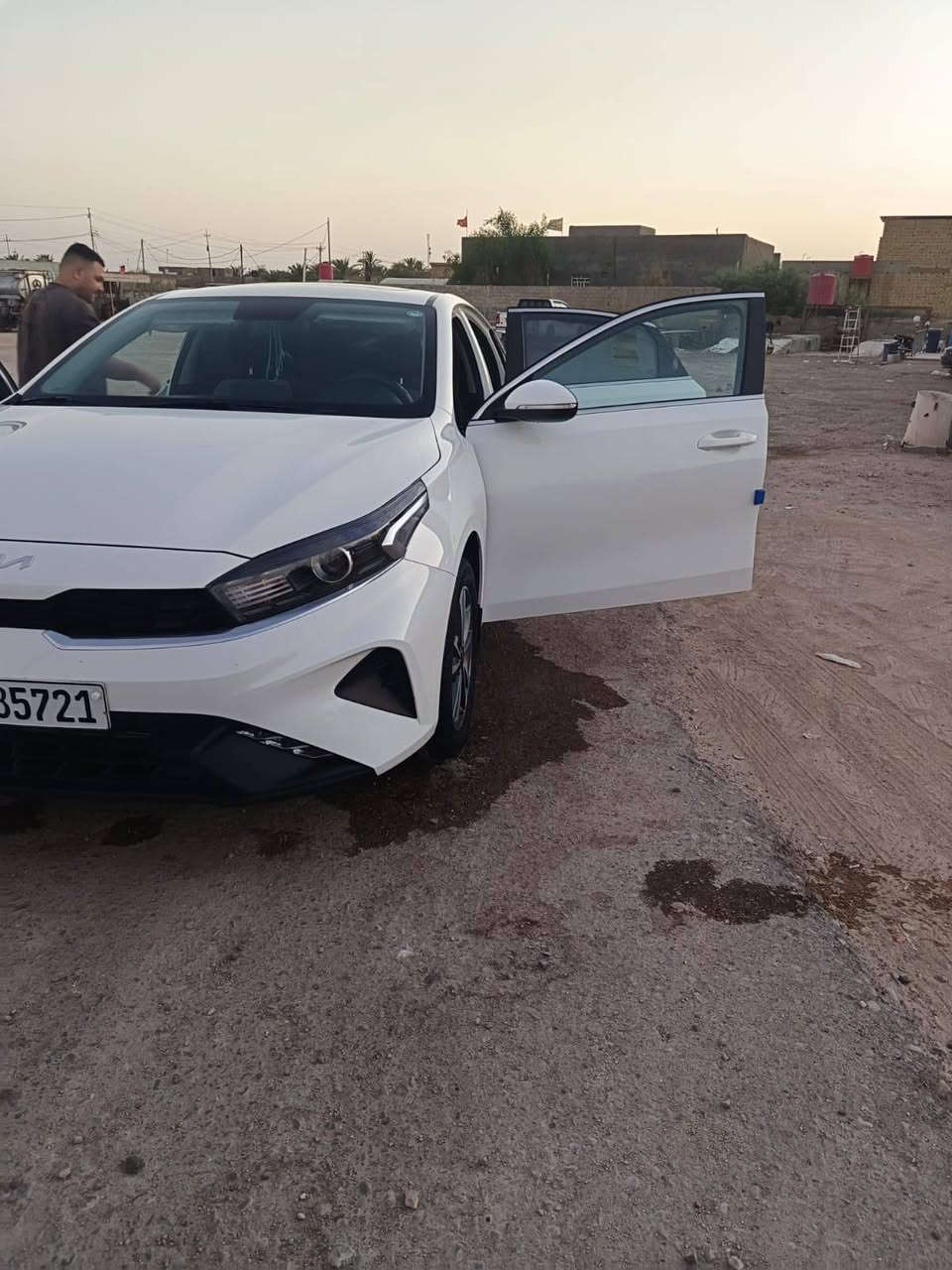 السلام عليكم سيراتو للبيع موديل 2024 رقم اربيل بسمي السيارة فول مواصفات محرك 1600 ماشية 82 الف السيارة بيهة هاي الطختين ومرجعات عل بارد السعر 165 وبيهة مجال رقمي ***********
