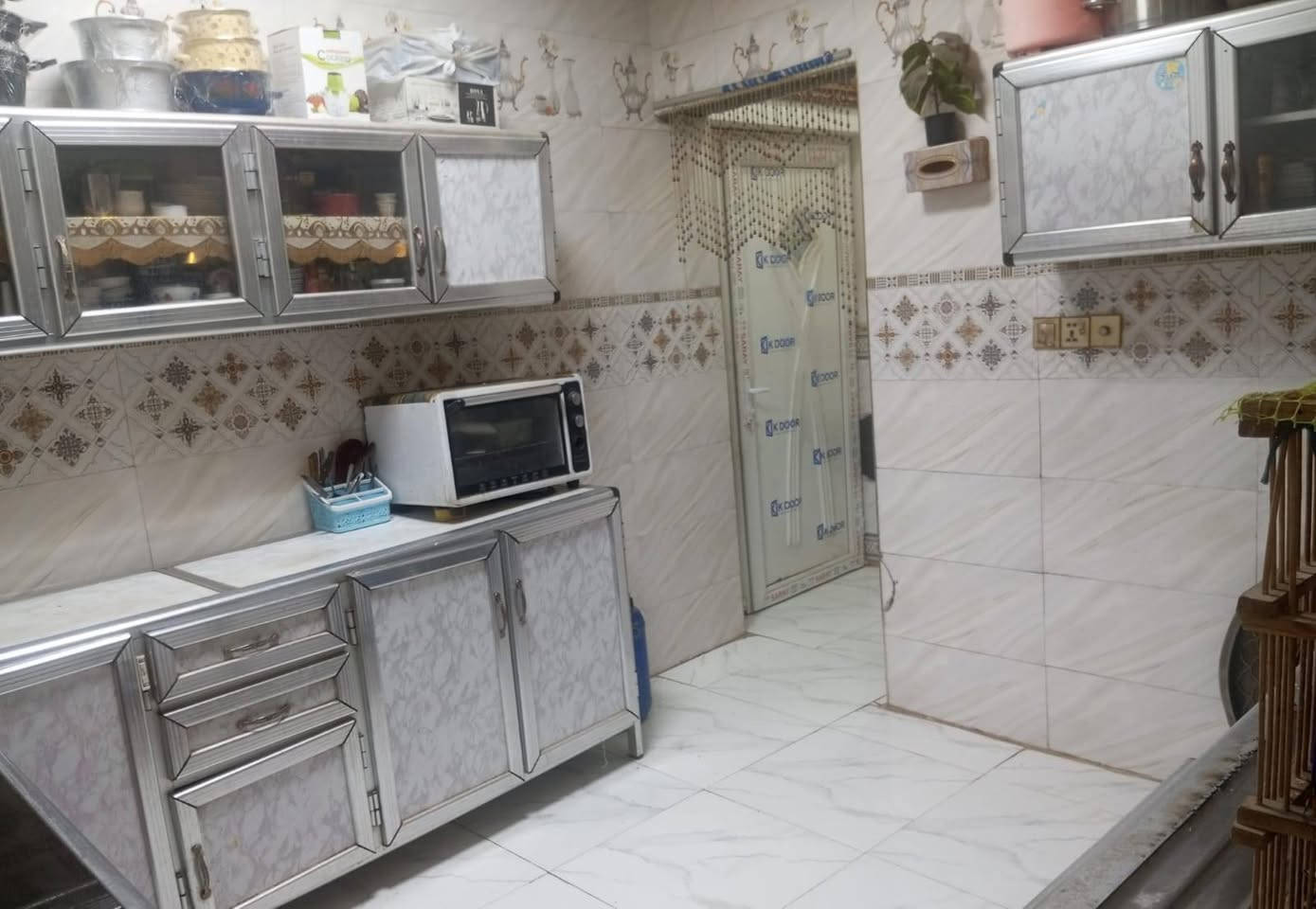 بيت في زديناويه
في شارع مرطبات الملاك 
قرب المستوصف 
بيت زراعي بناء طابوق
شاع تبليط كدامه 20
و متوفره كل الاحتياجات 
ماي ومجاري  ومحلات ومدارس
مستوصف  
مساحته 150 يحتوي 
غرفتين 
وصاله 
ومطبخ 
حمامات داخليه و خارجيه 
وديوانيه 
بس بيتونه مكامله اما الباقي كله كامل 
سعره ب خاص 
رقم ***********
