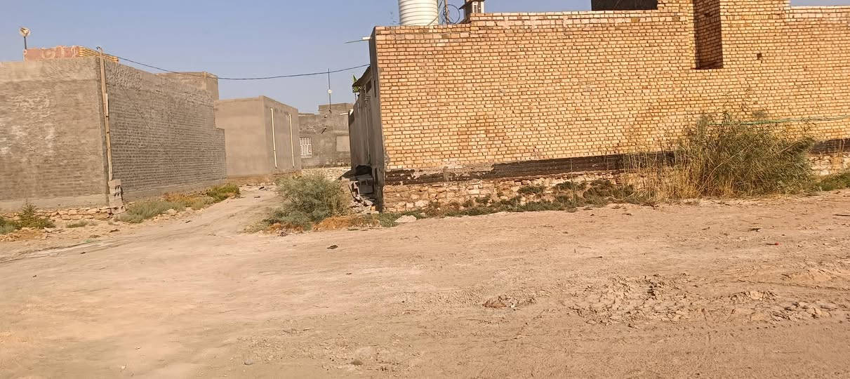 السلام عليكم 
قطعة أرض 340م زراعي سند 25 مداور اسهم في منطقة الشنابرة خلف جامعة الصادق ع نزلة استاذ سلام معيوف خدمات ماء وكهرباء وشارع تبليط وخط مولد 
السعر 25مليون وبيها مجال أي استفسار مراجعة مكتب الحي للعقارات والمقاولات العامة او الاتصال 
***********واتساب
