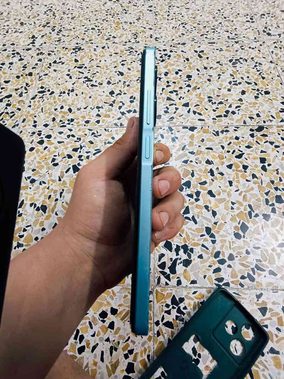 السلام عليكم عندي مبايل للبيع ما كلشي بش الكزاز مال كامر مكسور هذ رقمي واتساب ***********
