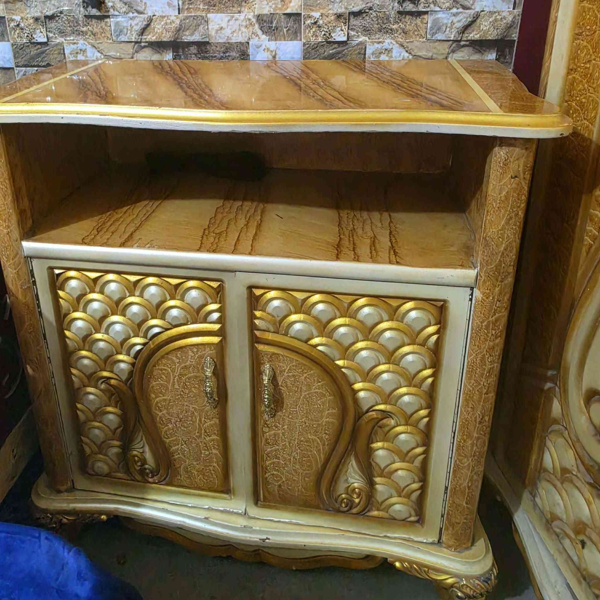 سلام عليكم غرفه نوم نضيفه مكان بغداد سعر خاص رقم المبايل ***********
