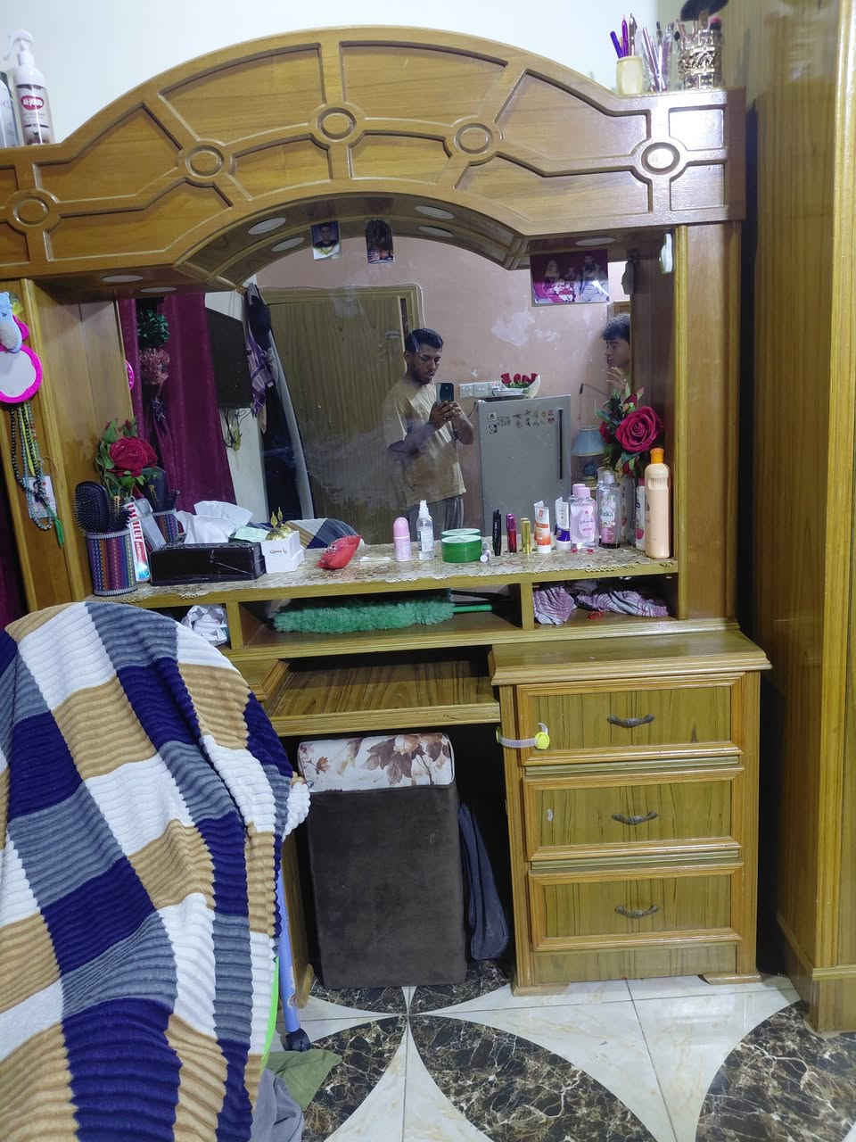 غرفة نوم • أثاث