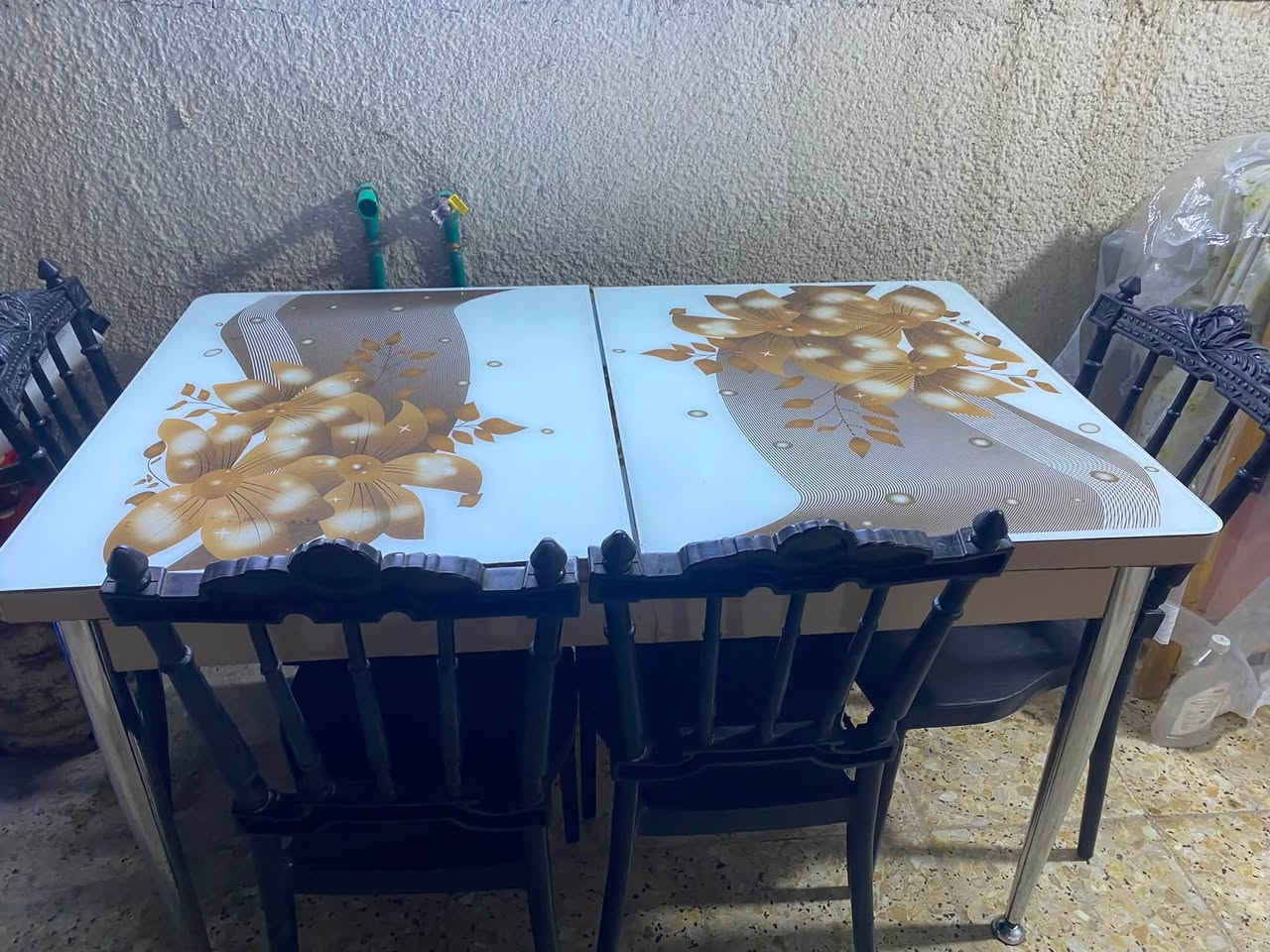 السلام عليكم من رخصت الادمن 
ميز طعام سلايت  يتكبر مع 4كراسي 65 وبي مجال مكان بغداد حي اور اي استفسار على رقم الهاتف وخاص متواجد ***********
