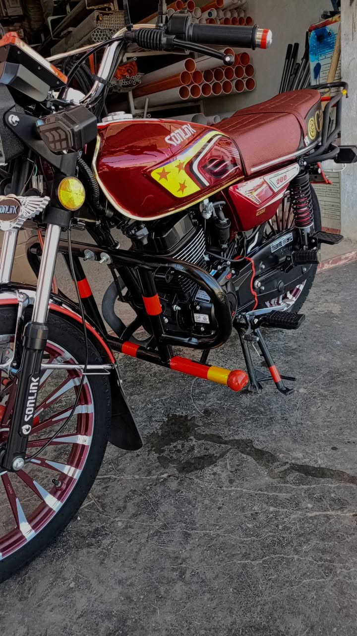 السلام عليكم 
للبيع دراجه سونلك محرك زنجيل 200cc
موديل 25
وياه سويجات2
بصمات2
ورقة عاديه
مكفوله من كلشي 
ماشيه4650 قابله لزياده
التواصل (***********)
