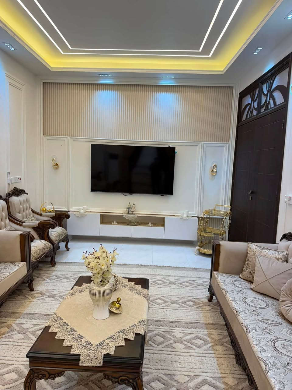 دار للبيع ١٥٠ متر شارع سيد اسماعيل مجمع الزهراء السكني بناء حديث وواضح بالصور
السعر 170 مليون قابل للتفاوض للاستفسار 
***********
