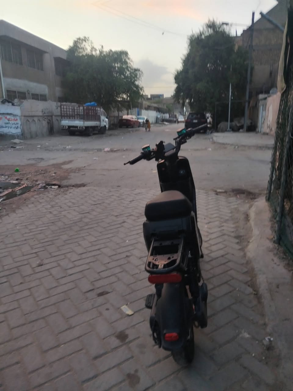 دراجة كهربائية • نضيفه • نقصها بطاريات
