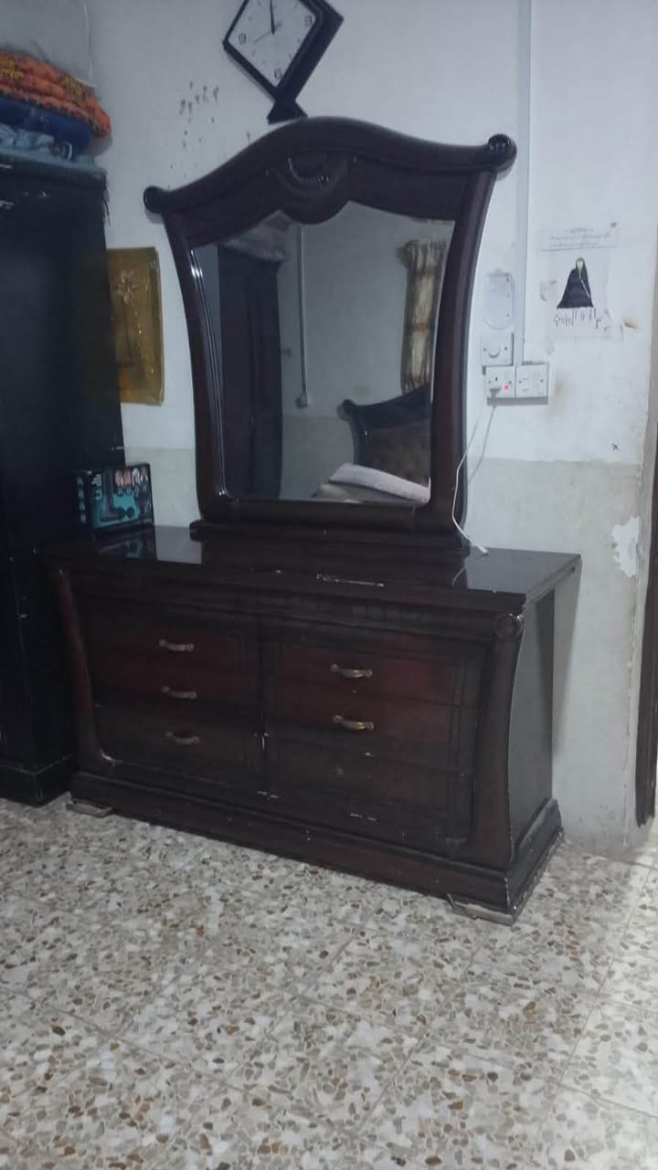 غرفه كامله للبيع جربايه وكنتور وميز مرايه نضيفه جدآ السعر
300 ألف دينار وبي مجال للشراي
الموقع : الزبير قرب مستوصف حي الشهداء
للتواصل:***********واتساب
