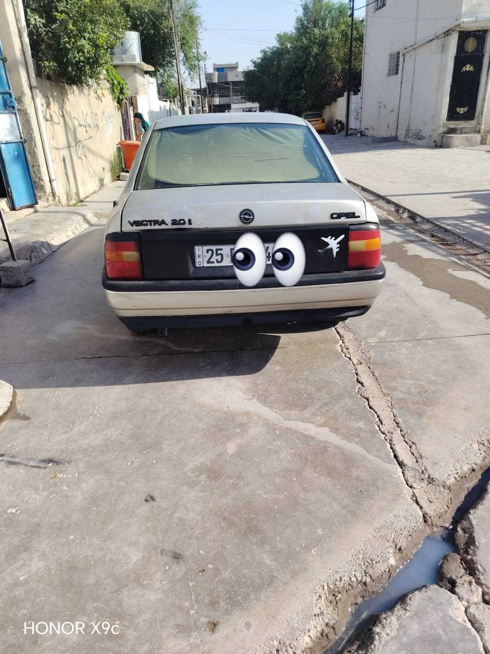 السلام عليكم للبيع اوبل فكترا حجم 20 موديل 92 جير المحرك كله بشر رقم كركوك دفتر بنزين. فقط  سياره حيل حلوه تخم تاير جديد كهربائيات خياس شرط ماكو السياره حيل حلوه الشراي يتصل مكان السياره كركوك 40 وبي مجال***********

نص مكتوب في الصور:
- HONOR X9c