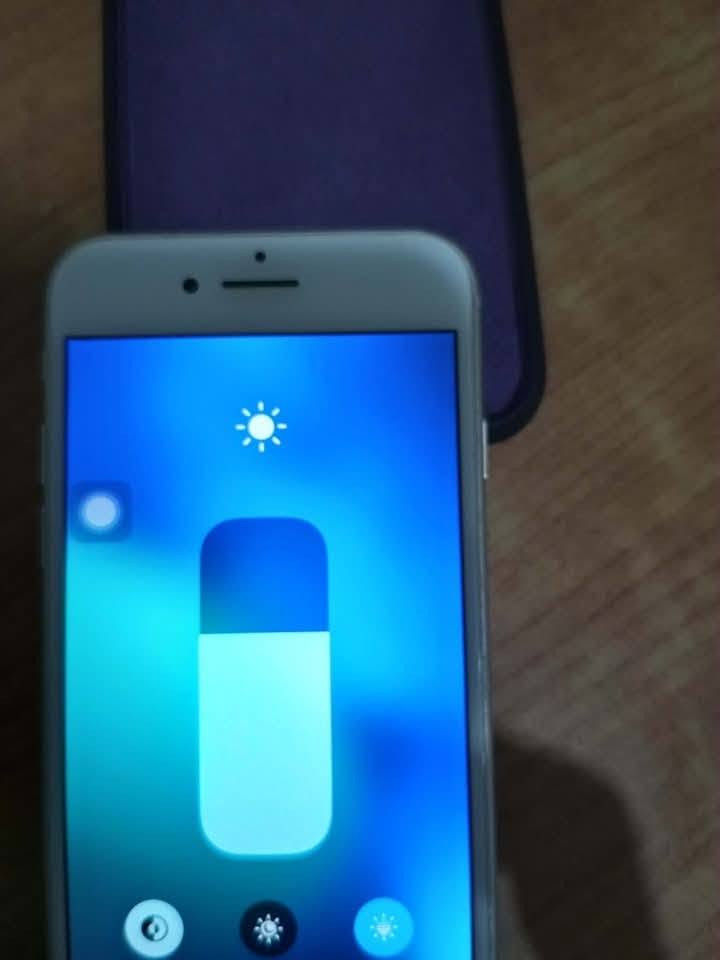 السلام عليكم الجهاز 8  مبدل بطاريه 
سعر 50
تواصل واتساب فقط ***********

نص مكتوب في الصور:
- Ooredoo kv 8:00 م 60% < البطارية حالة البطارية والشحن رسالة مهمة حول البطارية حالة بطاريتك متدنية جدًا. يمكن أن يبدل أحد مزودي خدمة Apple المعمدين البطارية لاستعادة الأداء والطاقة القصويين. المزيد عن خيارات الخدمة... 67% الحد الأقصى للقدرة هذا قياس لقدرة البطارية مقارنة بقدرتها عندما كانت جديدة. قد تتسبب القدرة المنخفضة بتقليل ساعات الاستخدام بين عملية الشحن والأخرى. أقصى قدرة للأداء توقف تشغيل iPhone هذا بشكل غير متوقع لأن البطارية كانت عاجزة عن إيصال الطاقة القصوى الضرورية. تم تطبيق إدارة الأداء لمنع حصول هذا مجددًا. إيقاف... شحن البطارية المحسن للحد من استنزاف عمر البطارية، يتعلم الـ iPhone من عادات الشحن اليومية، بحيث ينتظر ولا يتجاوز 80% حتى