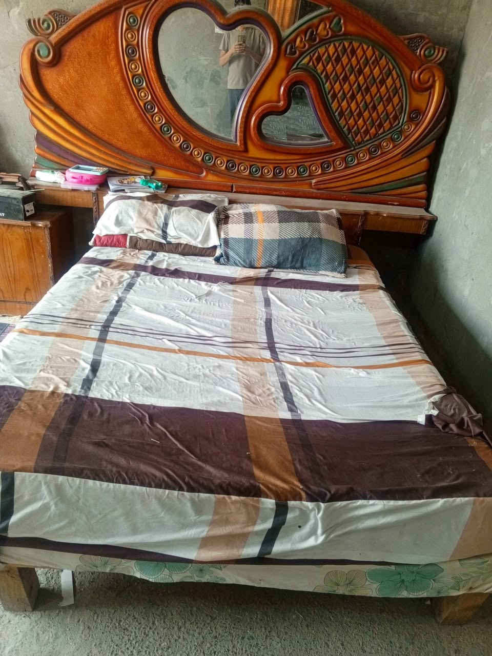 سلام عليكم برده وتنور وضفيره وبوفيه وميز يلازمه لبيع ***********

