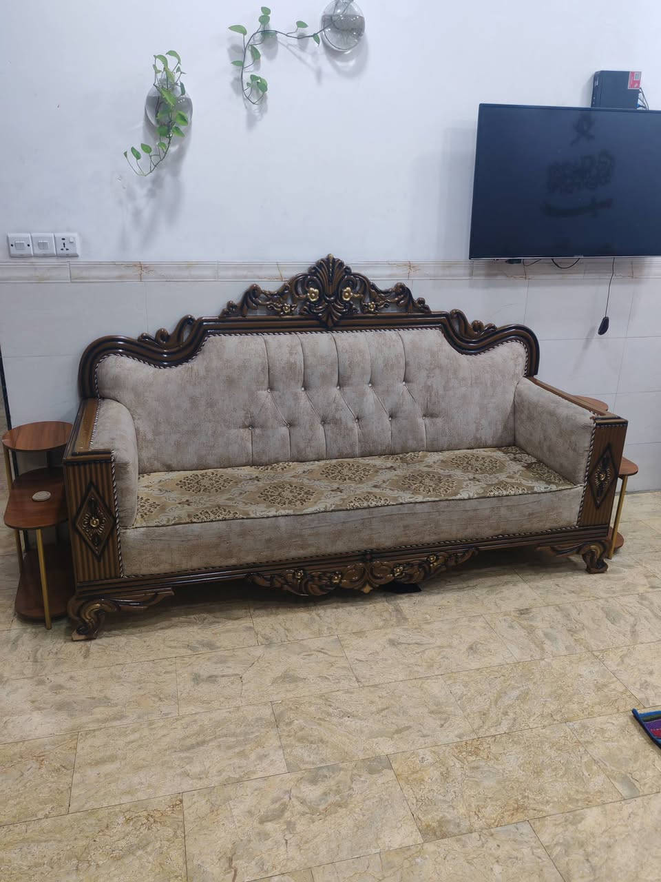 سلام عليكم تخم  10 مقعاد اخو جديد نشافتة ٩٠ بل مية تخم ملكي تفصال تخم يخبل السعر 1150  وبي مجال العنوان بغداد الكمالية رقم ***********
