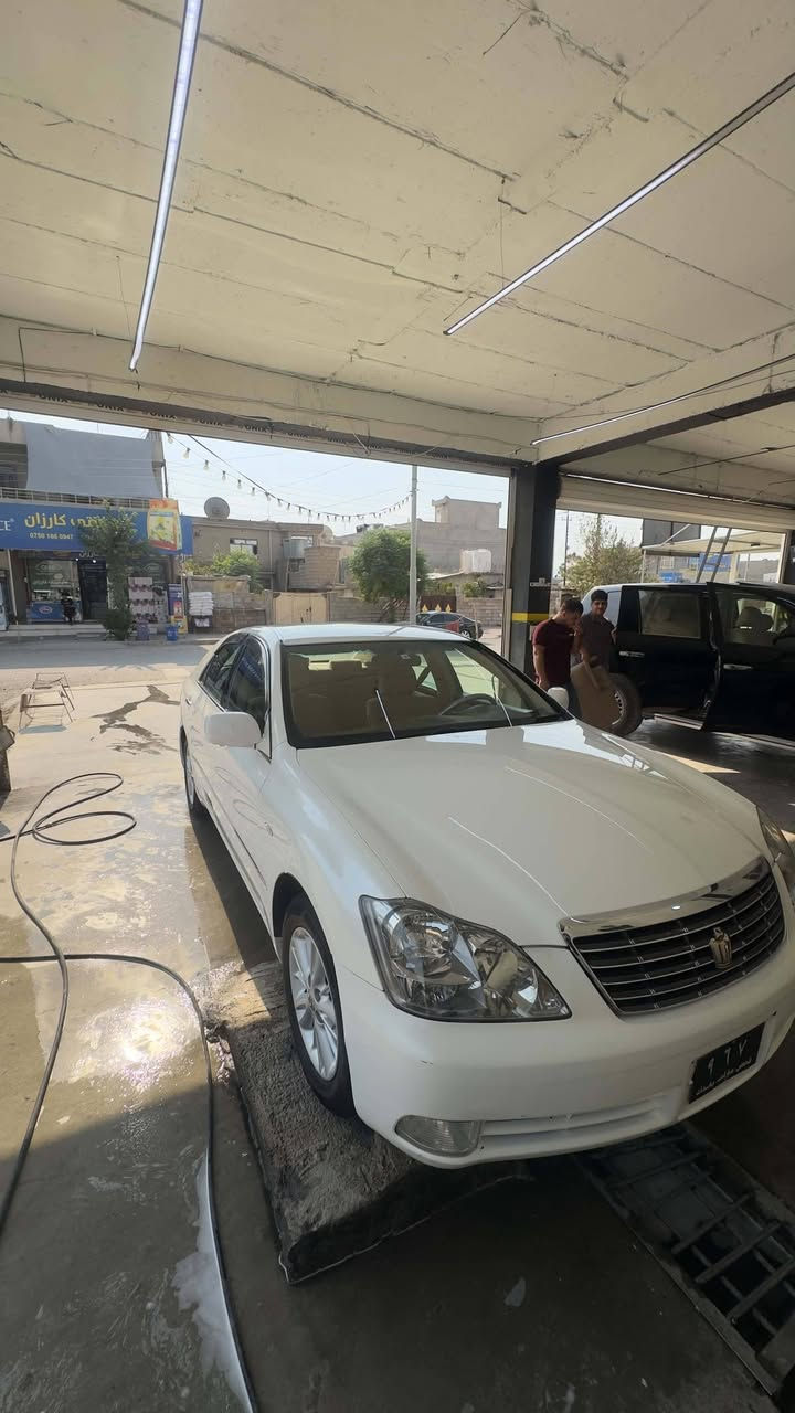 ماشە الڵە لە ماڵی هە موو لایە ک
شاهینە مودیل2005بڕاوە 
گیڕوو مە کینە گە ورە 182
سێ دووگمە 
کامل مە سروف  
ڕونی تازە گوڕاوە  
گە رمی بە سراوە جامی هە ل گیراوە تا زە داخل 
ناوگاعی تێ گیراوە شوین بڕاوە کانی کامل جاک کراوە
یەک بارجە بو یاخە 
بە شە رتی گیڕو مە کینە 
شە نسیو گە فە رگوڕاو بە شە رت 
سعری 50گڵاو مە عمە لە یە برایانە 
***********
شوین هە لبجە ی تازە
