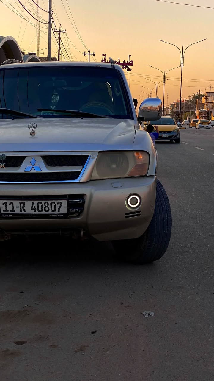 ‏سلام عليكم باجيرو مكفوله بسمي رقم دولي للبيع مكينه وكير في فيتي 3000تبريد 3قطع حداديه وتخم تاير جدد لايتت زينون شاشه كامره ماعايزه شي مكاني ديوانيه 65بيه مجال ***********
