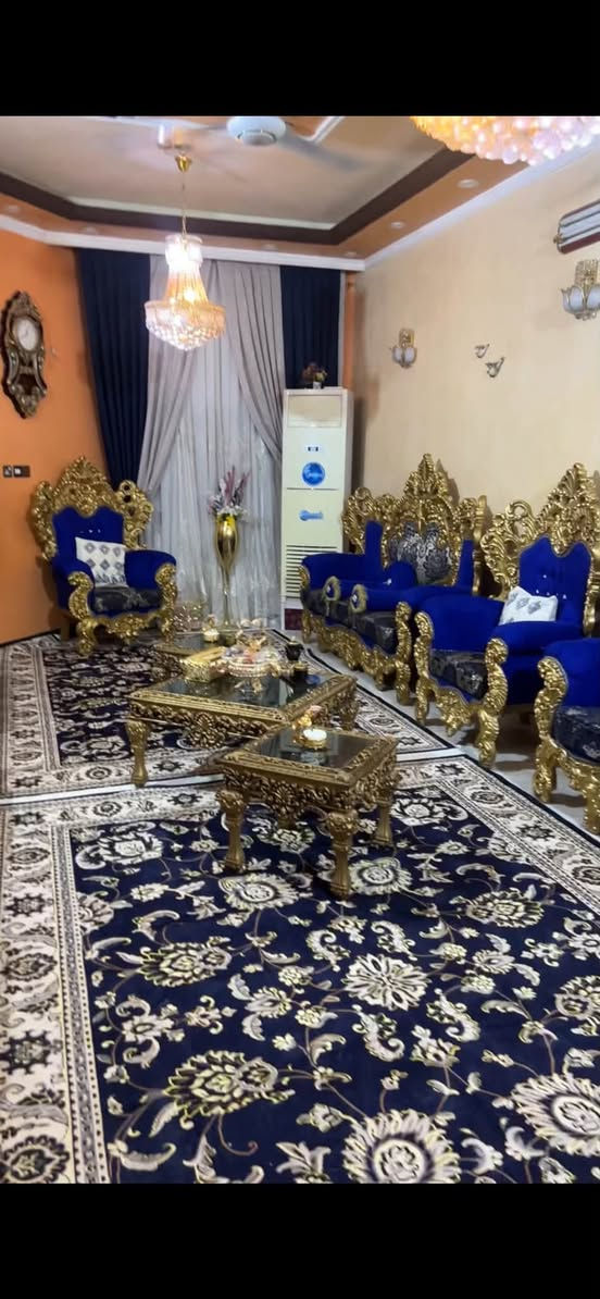 تخم ونص لون جويتي وياه كوشاته وطبلات اربعه صغار ووحدة جبيرة نضيف مثل مدشوفوون 
عنوان بغداد *********** 
السعر مليون ونص
