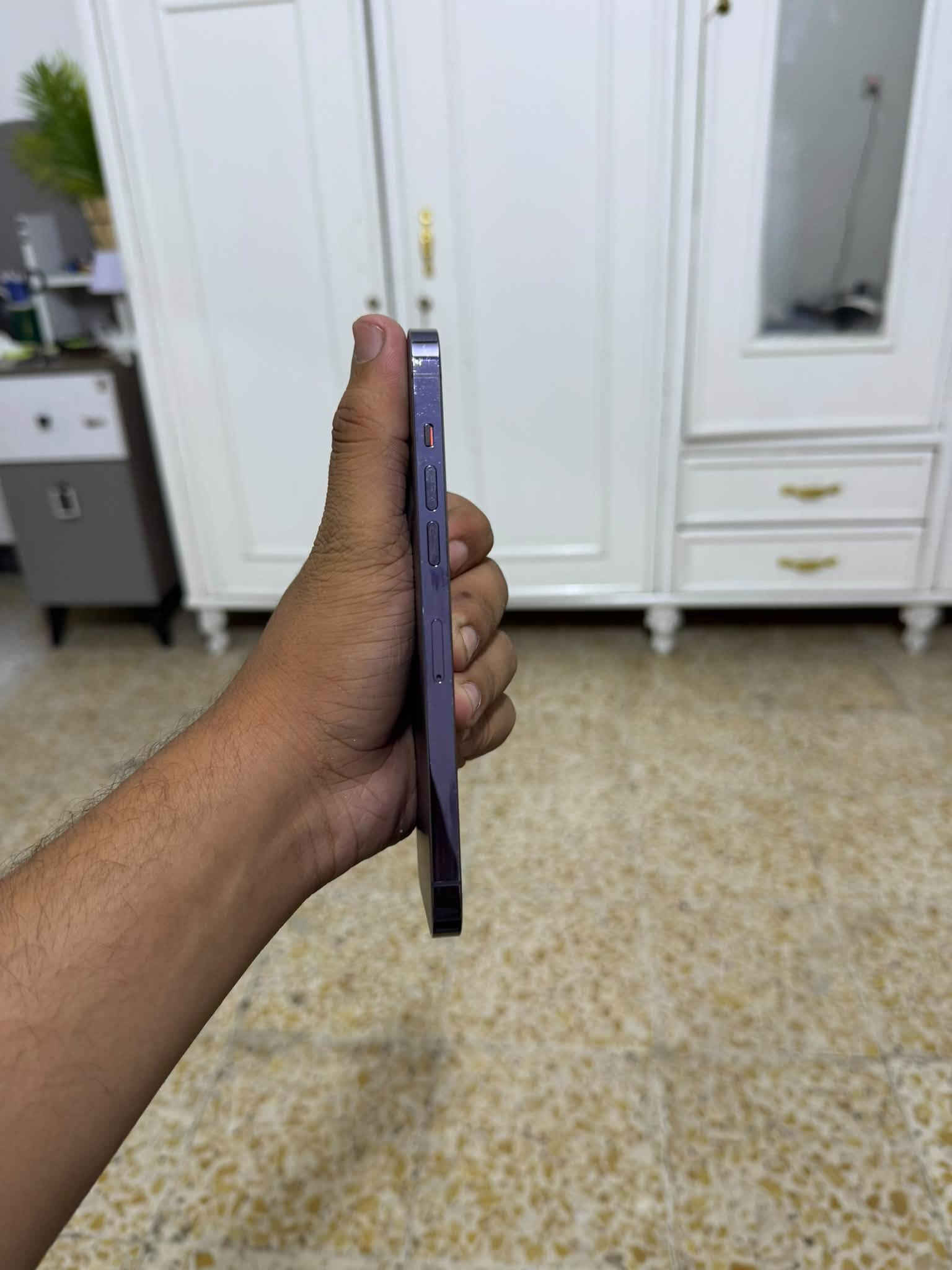 ايفون 14برو ماكس

ذاكره 256

بطاريه 77

جهاز نضافته كدام عينك بي شخط بلشاشه كلشي موضح بلصور

بدون ملحقات فقط كارتونه جهاز بلادي ما مفتوح ولا داخل صيانه 

سعره 725
بغداد الأمين الثانيه ***********

نص مكتوب في الصور:
- ٧:٥٦
- حالة البطارية والشحن
- رسالة مهمة حول البطارية
- حالة بطارية هذا الـ iPhone متدنية جدًا. يمكن استبدال البطارية عن طريق أحد مزودي خدمة Apple المعتمَدين لاستعادة المستوى الكامل للأداء والقدرة.
- العثور على خيارات الخدمة...
- الحد الأقصى للقدرة
- ٧٧٪
- هذا قياس لقدرة البطارية مقارنة بقدرتها عندما كانت جديدة. قد تتسبب القدرة المنخفضة بتقليل ساعات الاستخدام بين عملية الشحن والأخرى.
- أقصى قدرة للأداء
- ستساعد الأنظمة المضمنة في النظام والمكونات في تخفيف آثار الأداء التي قد تلاحظها أثناء التقدم الكيميائي في عمر بطارية iPhone.
- شحن البطارية المحسن
- للحد من استنزاف عمر البطارية، يتعلم الـ iPhone من عادات الشحن اليومية، بحيث ينتظر ولا يتجاوز ٨٠٪ حتى يحين موعد حاجتك إلى استخدامه.
- حول
- الاسم
- iPhone >
- إصدار iOS
- 27.0 >
- اسم الطراز
- iPhone 14 Pro Max
- رقم الطراز
- MQ9X3AA/A
- الرقم التسلسلي
- HH34TXX1CF
- سجل تاريخ القطع والخدمة
- الأغاني
- الفيديوهات
- الصور
- السعة
- ٢٥٦ غ.ب.
- متوفرة
- ٢٣٤,٨ غ.ب.
- عنوان Wi-Fi
- F0:1F:C7:19:14:58
- Bluetooth
- F0:1F:C7:22:5D:B7