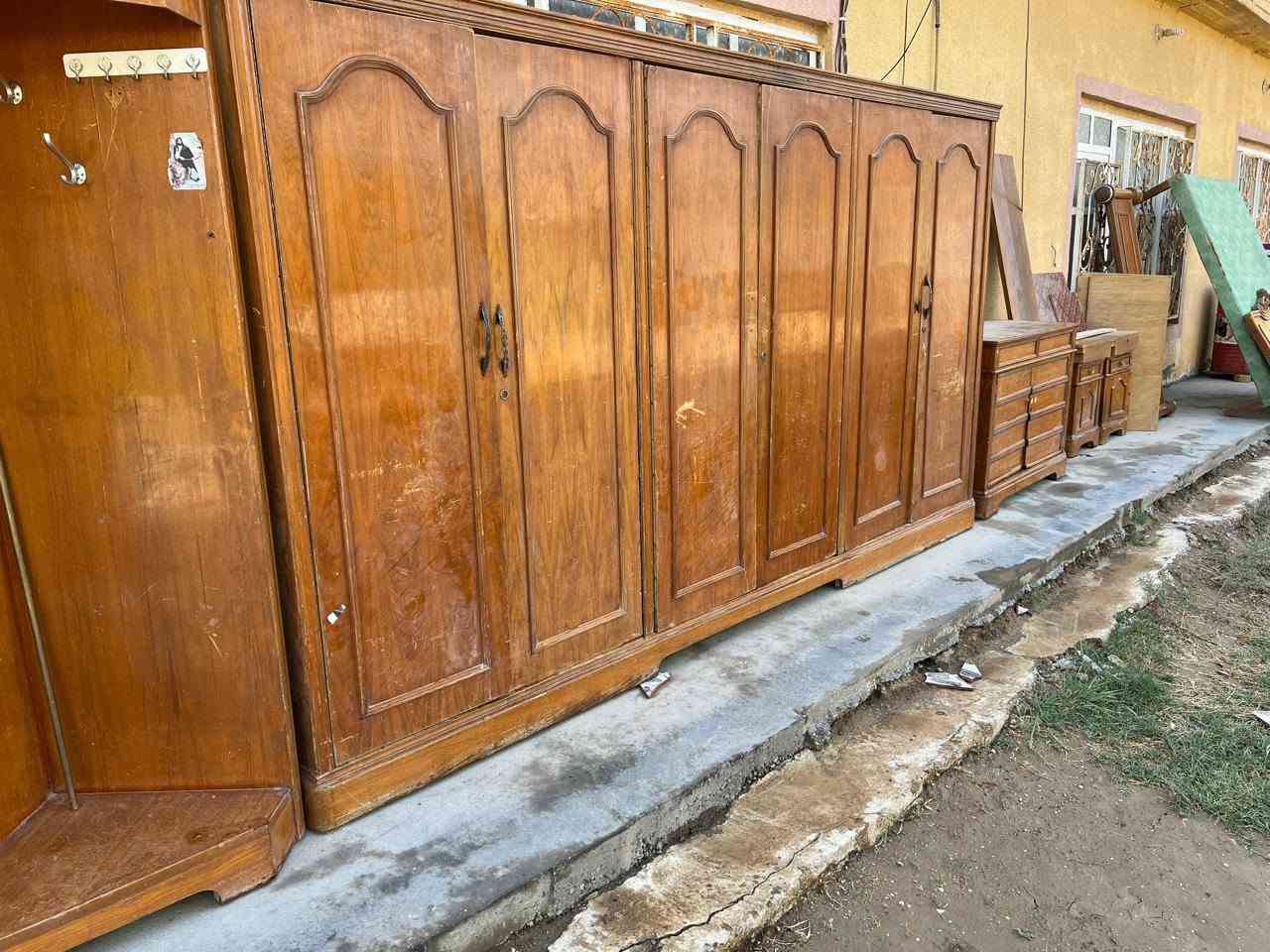 غرفه مستعمله خشب ثقيل  للبيع  السعر 500   وبيهه ***********  واتساب
