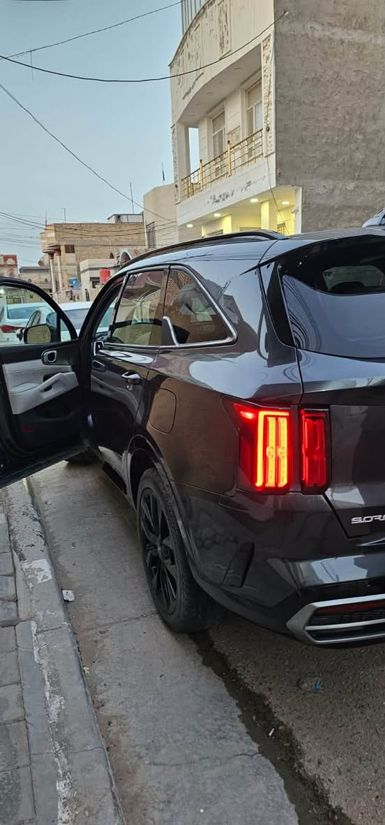السلام عليكم 
كيا سورنتو وارد امريكي بيه طخه خفيفه بالجاملغ الأمامي وراجع علئ البارد وبدون قطرة صبغ 
والباقي كفاله عامه علئ وضع الشركه وين ميعجبك افحص
موديل 2023
مواصفات SX   معروفه فول مواصفات بانروما
 مكينه 2.5 تيربو   كير ٨ سرعات دبل كلج طيران
داخل جلد أبيض ملكي 
قياده ذاتيه 
تحديد مسار 
رادار امامي 
حساس جانبي
اشاره بالمرايا
مرئات جانبيه شفط
اوتو بارك 
اوتو ستوب 
تشغيل عن بعد 
ترحيب عند الاقتراب 
خمس انظمه قياده
كشنات أماميه كهرباء  
شاشه عداد دجتل 
كامره خلفيه
٧ راكب سياحي VIB
صندوك كهرباء 
بصمتين تشغيل 
وبعد بيه هواي مواصفات
ملاحظه السياره ماشيه 29 الف  أخت الزيرو
سياره جديده رقم كربلاء بأسمي تحويل ثاني يوم ومكاني كربلاء  *********** الشراي يتصل موجود واتساب
السعر 230
(بدون مراوس)
