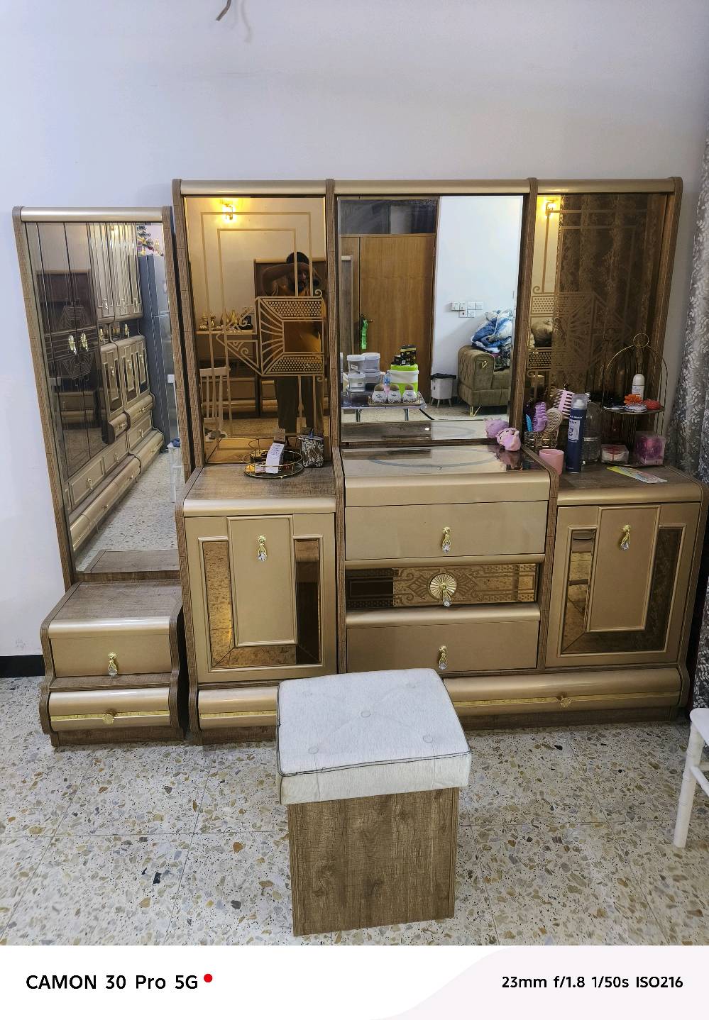 غرفه نوم تركيه ضخمه ١٢ قطعه وجديده مامستعمله هواي بالسوك سعرها ٣ ملايين ونص عارضها بمليونين ونص قفل للتواصل ***********