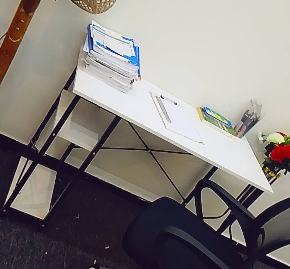 مبردة نضيفه وشغالة وجاهزة وبدون اي تصليح او خلل سعرها 95 بي مجال وفارة نظام ماطور وليس فحمات من ارقة النوعيات وافضلها جاهز وشغال سعره45 بي مجال 
وا ميز دراسي او مكتبي كامل يفيد الطلبة والمكاتب نضيف جدا سعر 25 بي مجال 
جميع الغراض شرط الفحص مكانهن القبلة رقم الهاتف *********** او التواصل على الماسنجر البصرة, العراق
