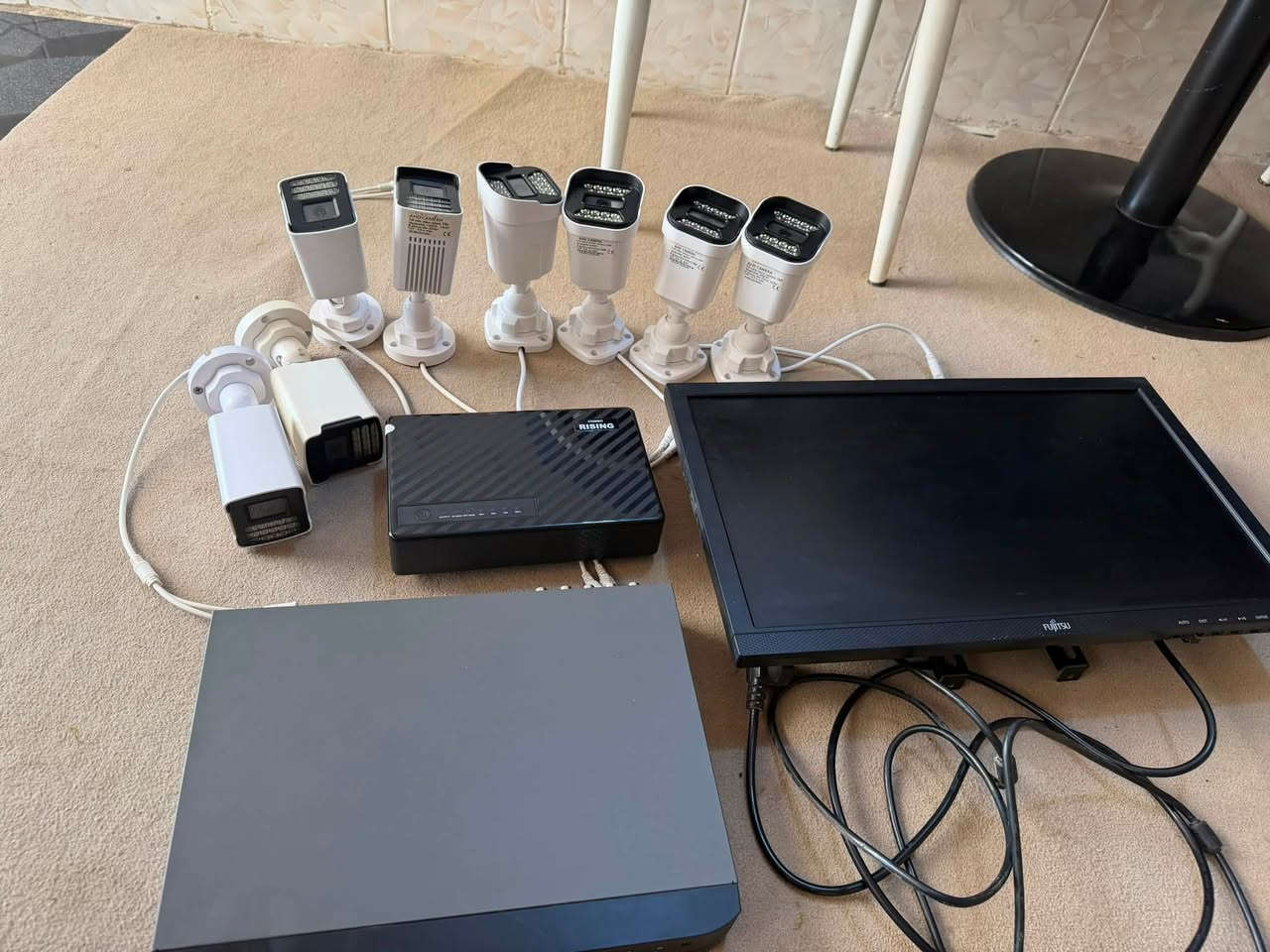 كامرات للبيع اخو جديد العدد 8ويا الهارد ويا شاحنه كامل مكمل سعره 225الف بي مجال استفسار على رقم التالي ***********
