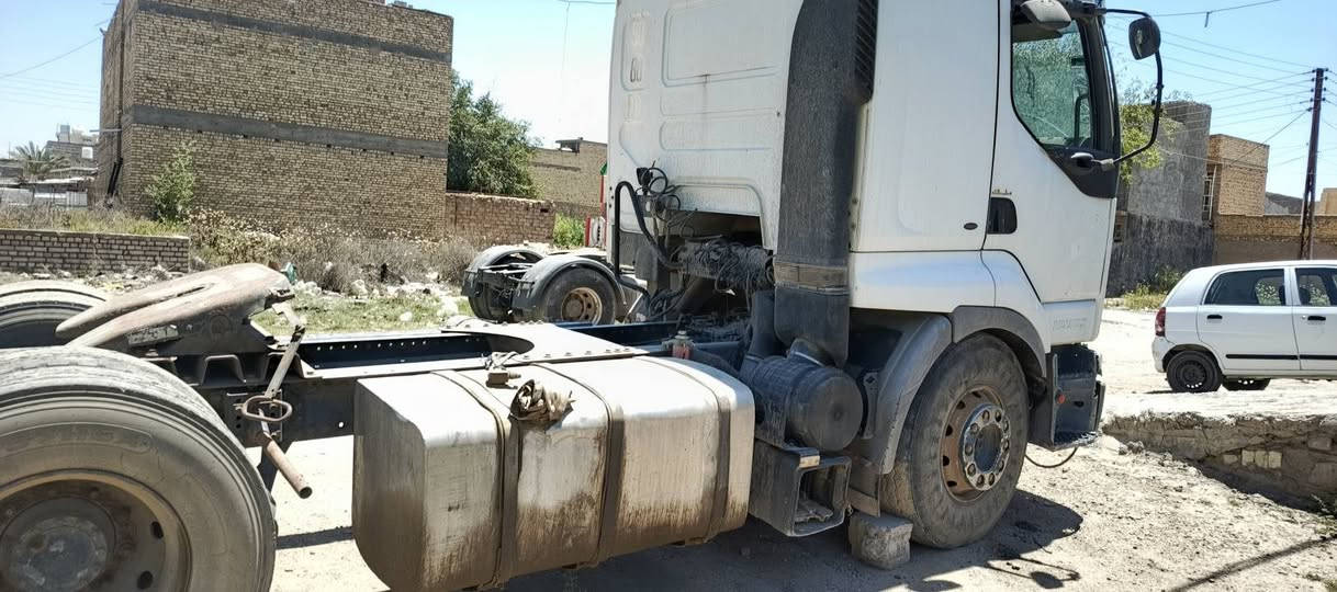 للبيع تفصيخ او كامله موديل 2005 رقم اربيل سنويه ساقطه مسجله فلات محرك 420 محور محرك كيمم كير حصيره جديد سعرها 38 وبيها مجال مكان السياره بغداد سبع البور ***********/***********
