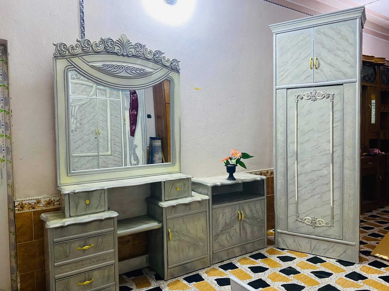 سلام عليكم يوجد غرفه نوم عراقي تصميم تركي استخدام شي بسيط السعر مليون 50وبي مجال العنوان الرمانه يم الجسر الاستفسار ***********
