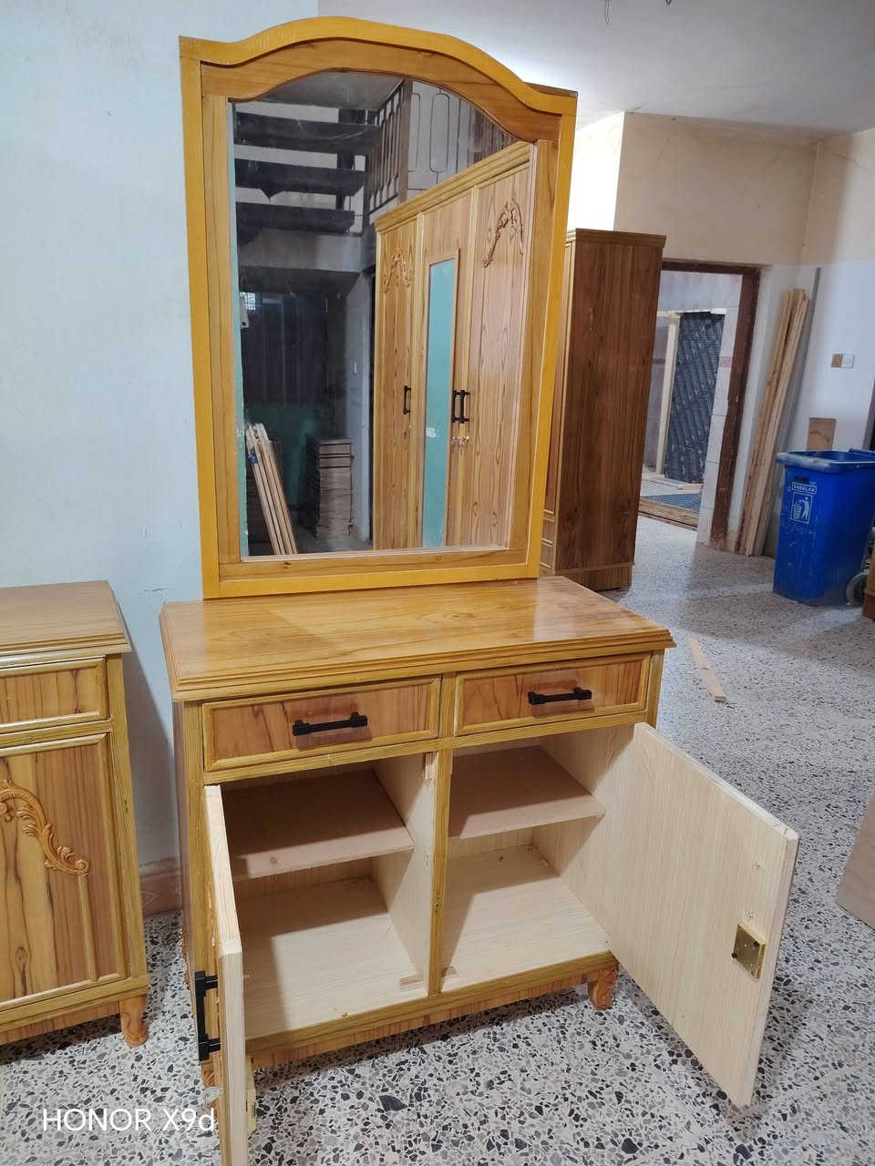 مسواك جديد
جربايه نفر  صاج حطاطه
ميز مرايه صااج حطاطه

العنوان عنه نهاية شارع الحضره مقابل الحديقه
رقم الهاتف ***********

توصيل مجاني داخل عنه

يتوفر توصيل القائم _العبيدي _راوه _الريحانه

نص مكتوب في الصور:
- HONOR X9d