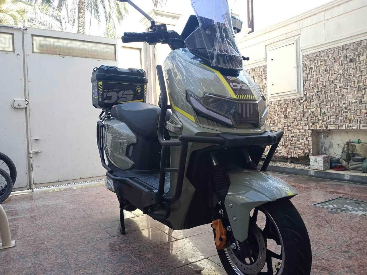 للبيع دراجه شحن النوع الصاعقة 05
البطارية كرافين 72 فولت 30 امبير 
ملف قوي 2000 واط اربع سرع 
لايت عالي ناصي زنون
دبل اشارة
بريك امامي خلفي هايدروليك
نظام APS مانع انزلاق
نظام السكيورتي
حجم التايرات 12/90
الدراجه مدرعة بالكامل 360 درجة
السرعه 85
تمشيك 70 كم بالشحنة
مستخدمه اقل ال20 يوم  
السعر 1.250 
مليون و250
العنوان بغداد زيونة شارع الربيعي 
الرقم ***********

