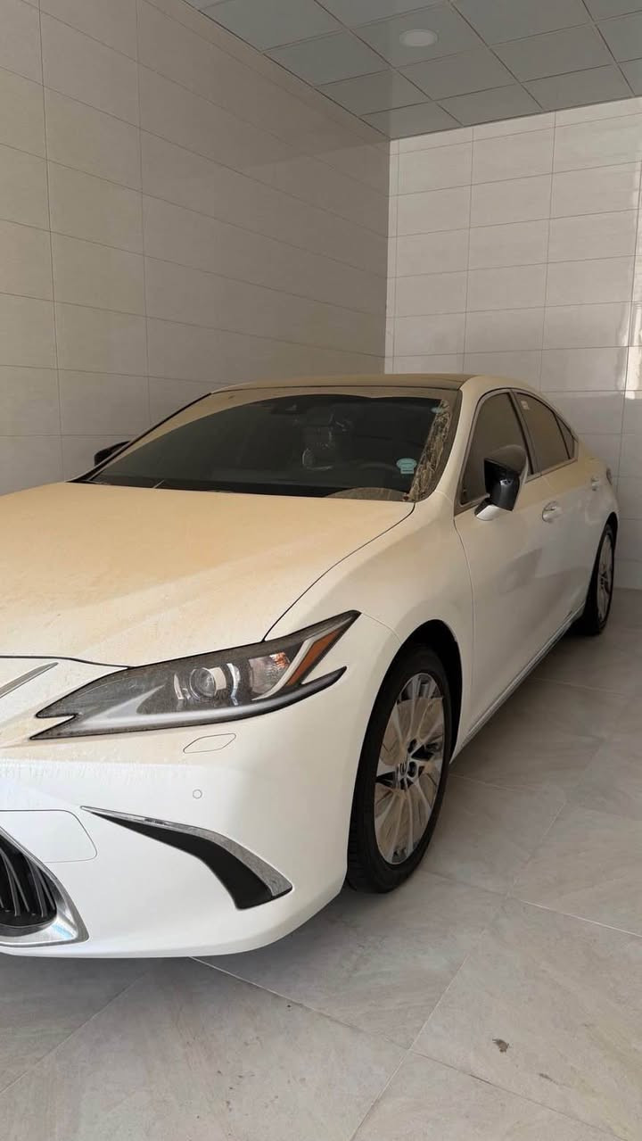 ﷽
                                 🪬💎LEXUS ES350 2021 
◽️ليگزز ES 350 موديل 2021 فول مواصفات
🔹وارد خليجي وكالة ميلانو
🔹طزليل مرور ٪؜٨٠—٪؜٨٠
        ~~~~~~~~~~~~~~~~~~~~~~~~~~~~~~~~~
مكان🌇: سليماني               
سعر💵: 385$$$$
 ☎️موبايل /***********
                  
        ~~~~~~~~~~~~~~~~~~~~~~~~~~~~~~~~~
◽️محرك V6 3.5L سته سلندر
🔹گير و محرك بشرط مامفتوح ✅
بدون صوت بدون صرف و خلل بشرط فحص
🔹ماشيه 7,000km الف حقيقي📦✅

 🔹سيارة جديد حيل حيلوة نضيفة📦

◽️مواصفات
{{ بصمة - فتحة - داخل مشمشي  - رادار أمامي و جانبي   - كشنات جلد - كشن تتفيىة و تبريد - كشن و ستيرن كهربا - كشن خزن  - شاشة - ماوص - تبريد مركزي - نيزامي أيكو - نيزامي سبورت - لايت ليدو زينون - مراي شفت - ڤوليوم - بلاجكتور - بعد هواي مواصفات-٥ بةردات-شاشة جبير- }}

◽️اربع تاير و ويل بيلادي جديد بدون مصروف
🔹نظافه ١٠٠٪؜ كامل سيرفس بدون نقص و بدون مصرف
🔹بسميً السنويه بشرط تحويل و خرامه
🔹سنوي و رقم و هزة كلها جديد
سياره مابيها دينار مصرف كامل من كل نواحي

نفسي يوم /تحويل و كاله حاظر
مكان / داخل سليمانيه🌆
        ~~~~~~~~~~~~~~~~~~~~~~~~~~~~~~~~~ السليمانية, العراق
