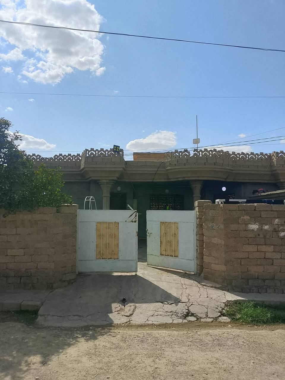 سلام عليكم ورحمة الله وبركاته درار للبيع بيجي قرية جديده خلف مركز شرطة بيجي ..مساحة الدار 300 متر متكون من 3 مطابخ حار وبارد وخارجي و 2 غرف نوم ورابعه و كلدور و حمام داخلي  وصحيات خارجي وحديقه و الداخل كله سقوف و الارضيه سراميك و تصميم سلم مغربي
سعر دار 45 مليون وبي مجال للاتصال  ***********
سلام عليكم ورحمة الله وبركاته درار للبيع بيجي قرية جديده خلف مركز شرطة بيجي ..مساحة الدار 300 متر متكون من 3 مطابخ حار وبارد وخارجي و 2 غرف نوم ورابعه و كلدور و حمام داخلي  وصحيات خارجي وحديقه و الداخل كله سقوف و الارضيه سراميك و تصميم سلم مغربي
