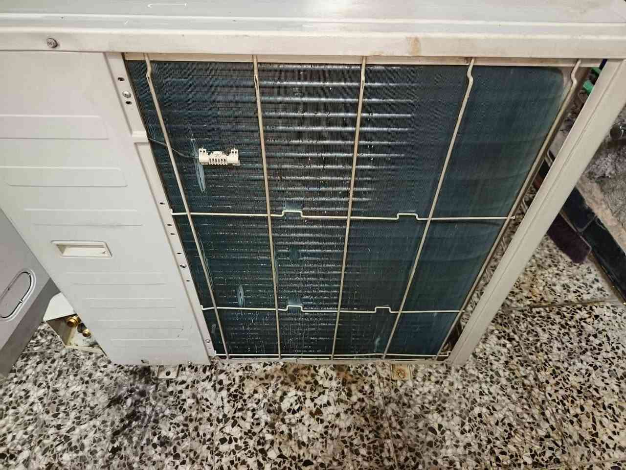 سلام عليكم عندي سبالت للبيع عدد2 الحافظ 3 طن شغالات عل فحص  تتفئه تبريد سبالت نقص فقط بواري  سعر 750 ثنينهن العنوان بغداد الاتصال***********
