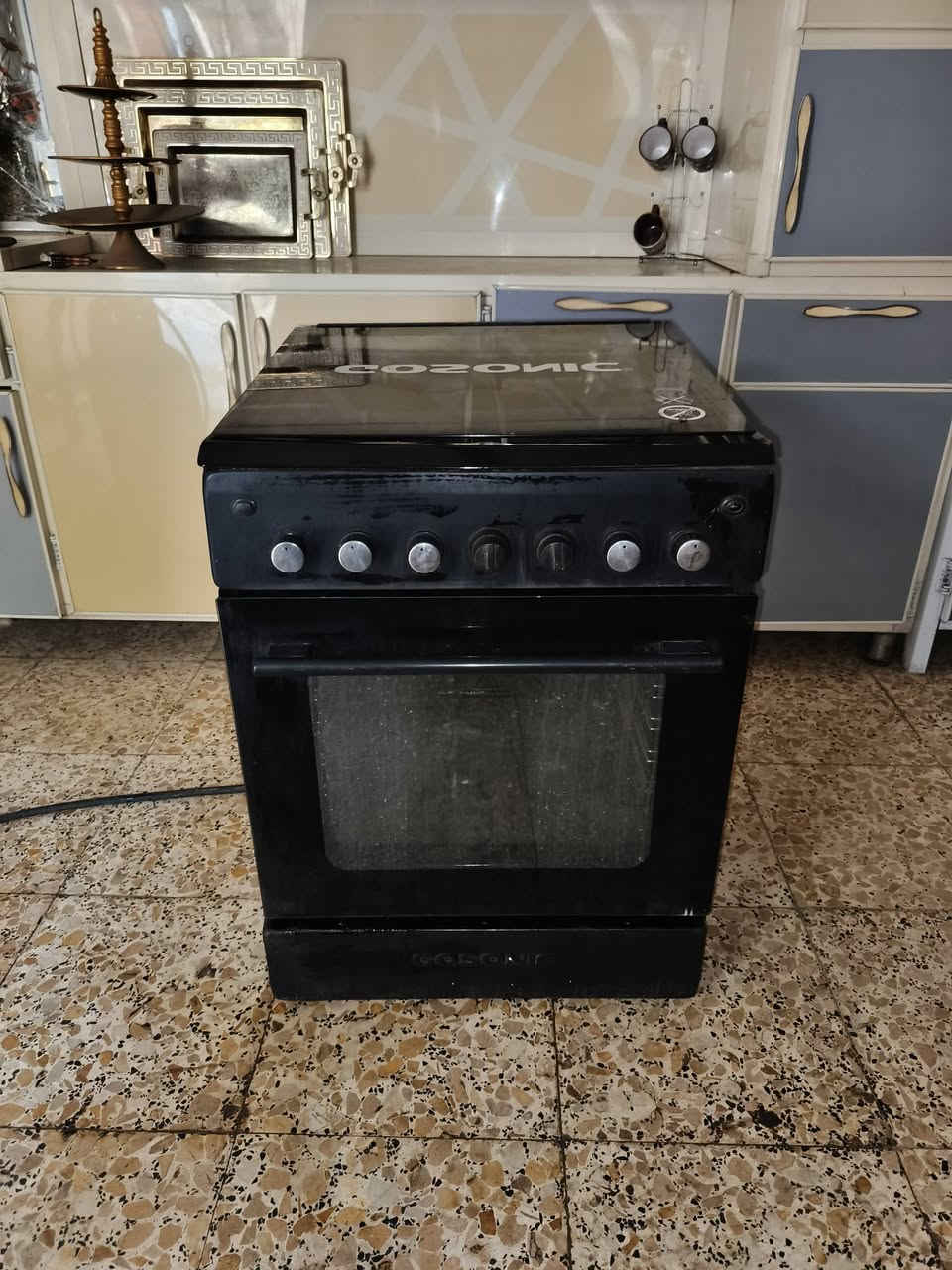 طباخ اربع مشاعل نضيف مابي اي شي كله شغال فرن فوك وجوه شغال سعر75 مكان بغداد معامل ولي شراي يتصل ع رقمي ***********

