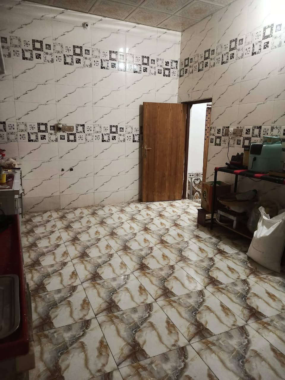دار البيع مساحه ٢٠٠
بل بيكات قرب ل يوسف 
***********
