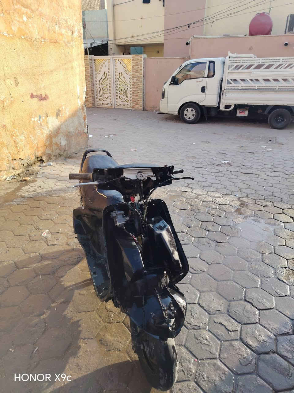 سلام عليكم درجه فراشه للبيع
شغاله بيه دخانه بصيطه
 درجه مرتبه عوز
نواعم.    *سعر ٢٠٠ بيه مجال لللشراي
رقمي ***********

نص مكتوب في الصور:
- HONOR X9c