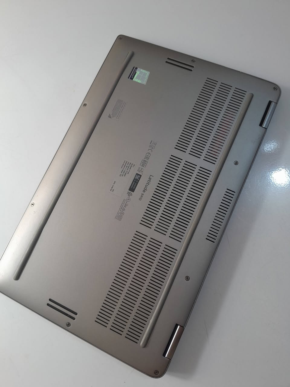بيع مستعجل لابتوب خفيف 
Dell latitude 9410

المعالج : i7 10th
التخزين : ssd M.2 512gb
الذاكرة : 16 gb ram
الشاشة : 60hz لمس قلاب
 Windows 11 مفعل اصلي
فيها مكان مخصص بالابتوب تكدر تحط فيه بطاقة مصرفيه وتستخدمها فيه.
ملحقاته : شاحنه من dell اصلية تايب سي و شنطه خاصه الابتوب .

السعر 400 وبيه مجال.
المراسله واتساب فقط لا يوجد بالفيس بوك
***********
