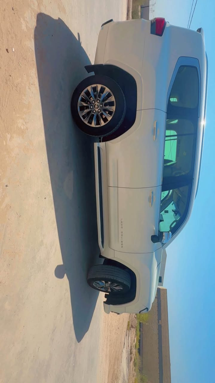 لاندكروز 2024 vx شركه ساز ماشيه 64الف سياره نضيفه جدا
للاستفسار ***********

للبيع او مراوس
