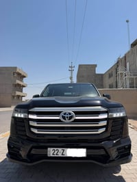 لاندكروزر GXR • ٢٠٢٤ • جلد احمر