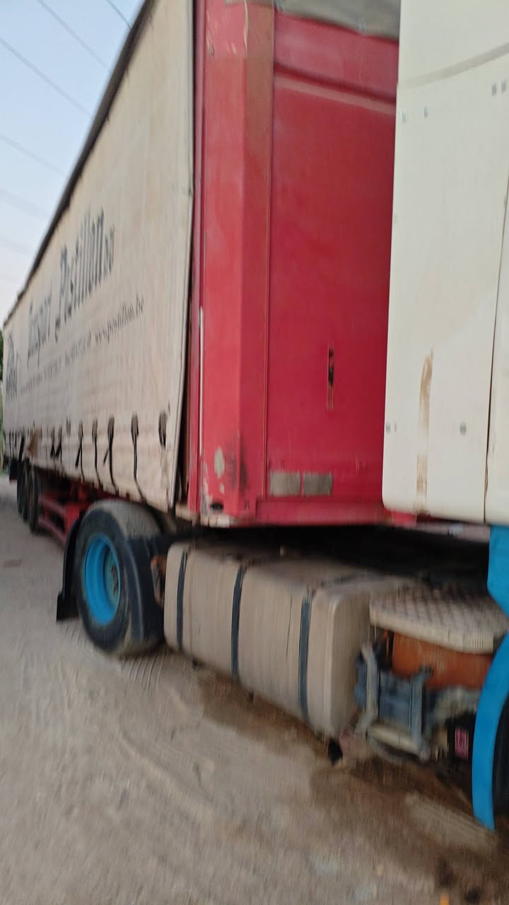 السلام وعليكم
للبيع اسكانيا راس وعربانه تحويل العنوان البصره 
السعر 160 ورقه للاستفسار ***********
