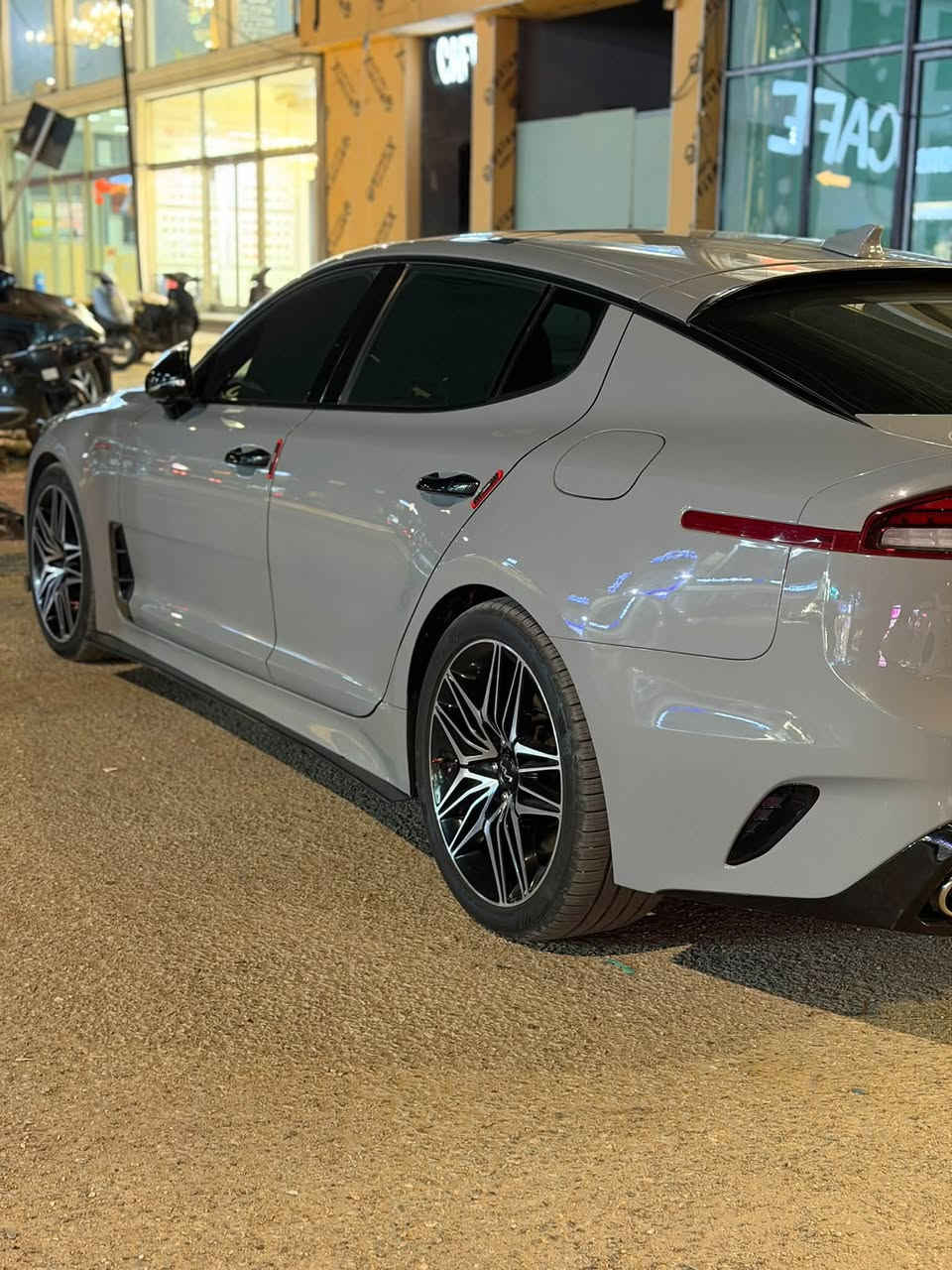 للبيع ستينكر GT2  معروفه مواصفاته 1/1 فول للاخير من 5 كاميرات ورادارات اماميه جانبيه وخلفيه كشن تبريد تدفئه 
داته شو اماميه وباقي المواصفات تحديد مسار وتوقف ذاتي 
السياره كلين كفاله من كلشي موديل 2022 ماشيه42 السياره جيده لوك تقرير امطار السياره تعمل وتسير من امريكا لحد الان شرط فيوز ممبدل بيهه ولاواير ولا كهربائيات ولا ابد اي شي ع وضع الشركه ولاقطرت زنجار او تلف شرط الفحص برغي ممفتوح بكل السياره تخم تايرات جدد ادامه كامله للسياره رقم بغداد تحويل مباشر 
بيهه هاي طخه بسيطه موضحه بالصوره ممسويه
 ولاتقارنهه بالمهجومات لو البجم المضروبات 
وفحصه موجود وحته اوراقه مال امريكا وبوصله التامين موجوده عليك تجي تفحص وتسغل وتطلع
السعر 236. وبيهه مجال بسيط حك الجيه 
ماعندي ماسنجر دزلي وتساب وتدلل
مكاني ناصريه 
***********
