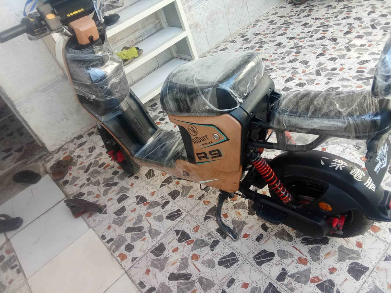 سلام عليكم دراجه شحن للبيع ار 9جديد كسر كرتون دراجه نظيفه وجديده وحلوه بطاريات جداد موديل 26 32 شرط الفحص دراجه كهربائي كلهن شغاله لايتات عالي ناصي بلوتوث شغال دراجه خير من الله شرط فحص جديده كرتون سعر 400 وبيها مجال الرقم ***********
