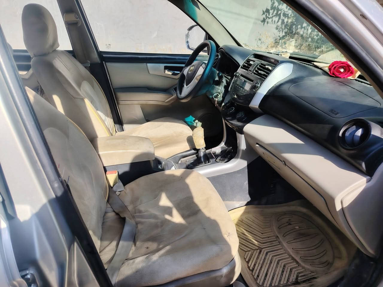 السلاموعليكم اليفان البيع السعر٥٣ وبيهامجال قليل المكان مزارع زيونه مقابيل دايرات المرور الشلات الماكينه بيه تنقيص  التبريد شغال الويرمن يه كله شغاله الستفار***********
