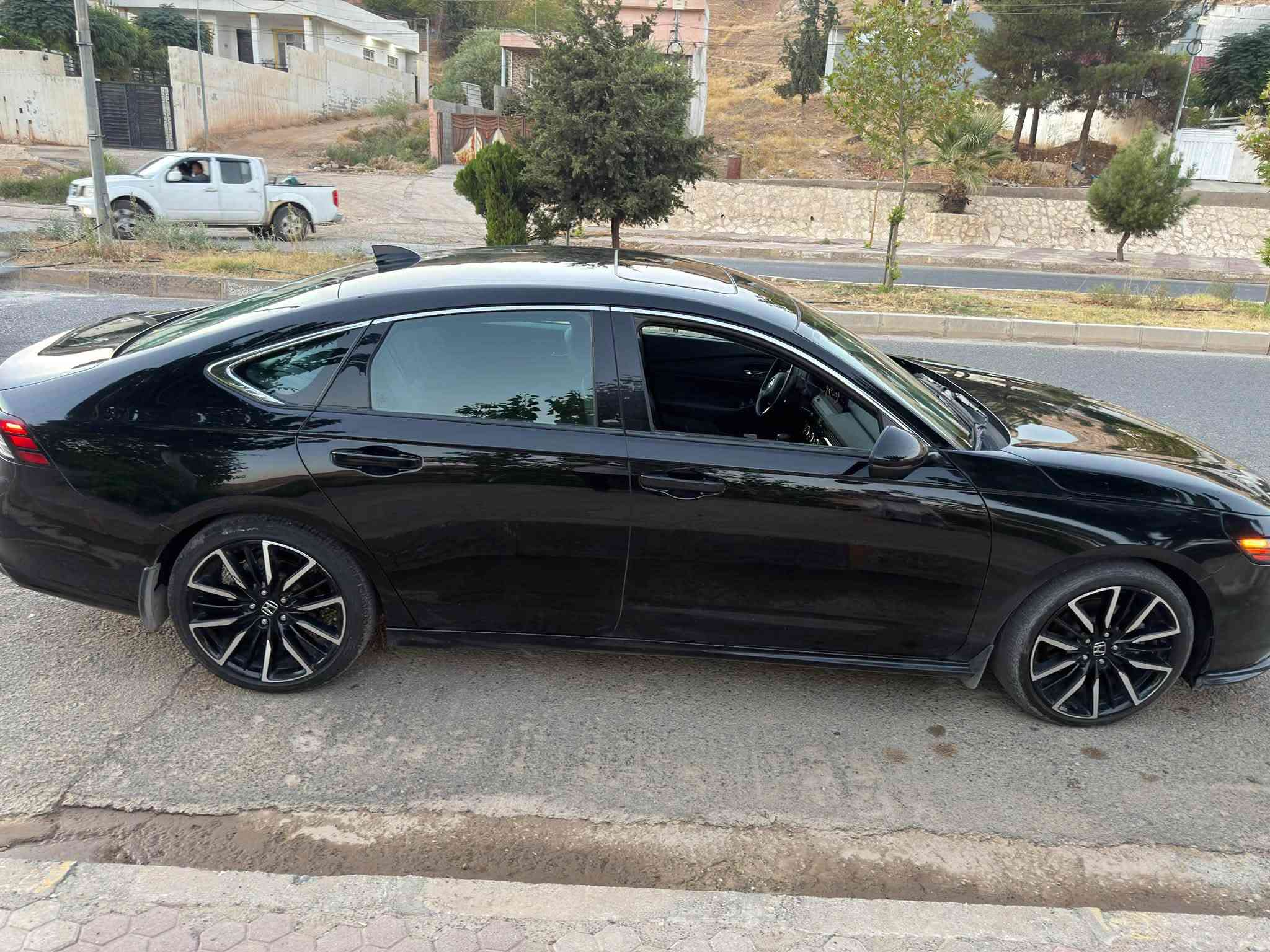 للبيع – هوندا اکورد هایبرید اعلی فئە تورنك ٢٠٢٤ 🔥🔥
                               Honda Accord Hybrid Touring 2024
ماشیە 44 الف مایل 
لون اسود 🔥🔥🔥🔥
مرقمە کامل جاهز 

• محرك هايبرد 2.0 لتر اقتصادي جداً بالوقود

📄 تفاصيل السيارة:
• ارباكـات راجعة سيستم 
• السيارة بها الجاملخ الأمامي الأيمن صبغ فقط بدون دواخل
رقم شاصی 1HGCY2F88RA055545
📞 للمزيد من المعلومات:
***********
واتساب موجود
