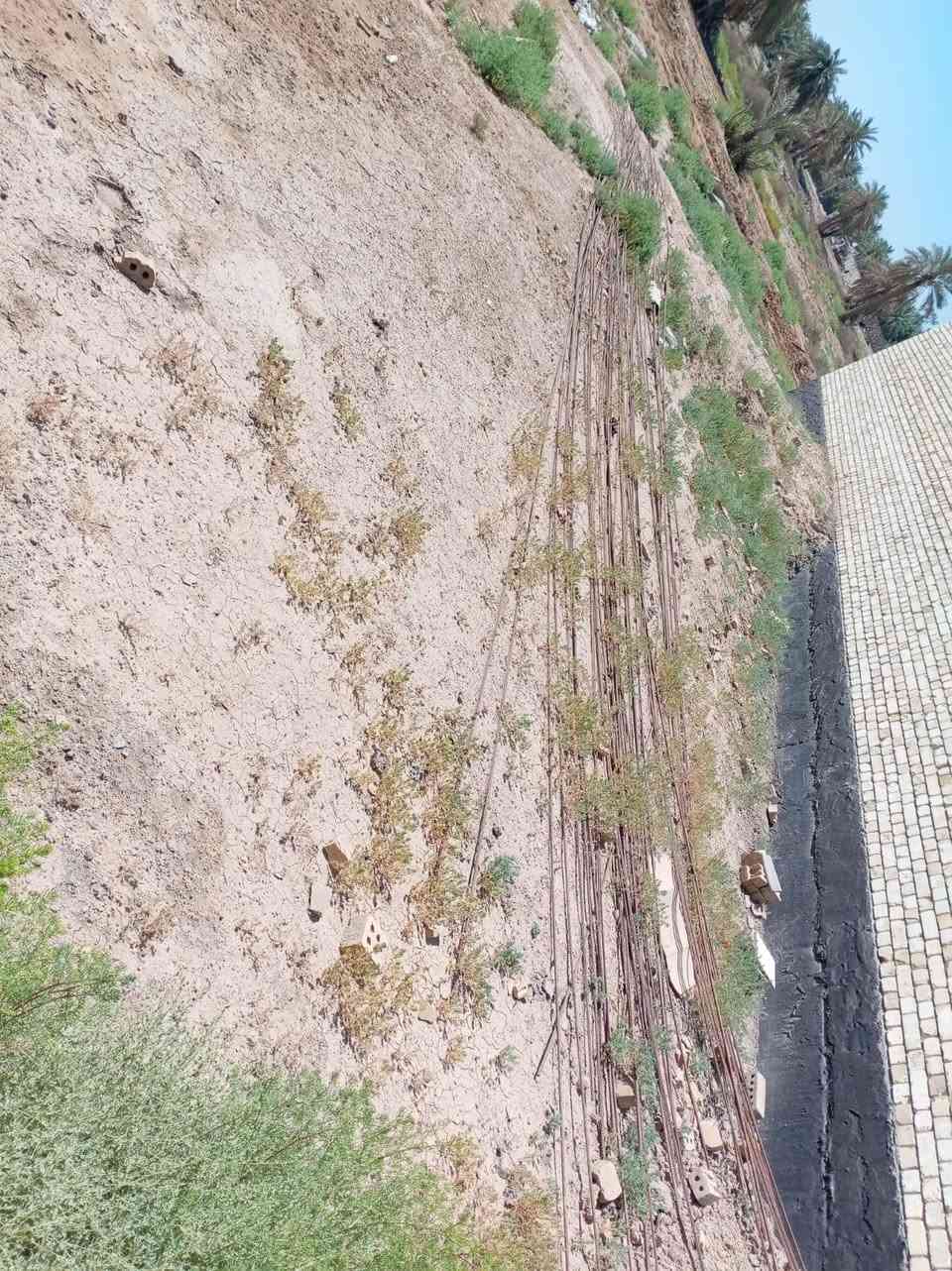 السلام عليكم قطعه أرض ١٠٠ متر طابوزراعي سند ٢٥ بين لحصوه والمشروع عله شارع عام ٠٠ماء كهرباء٠٠تبليط سعر ١٢  ***********
