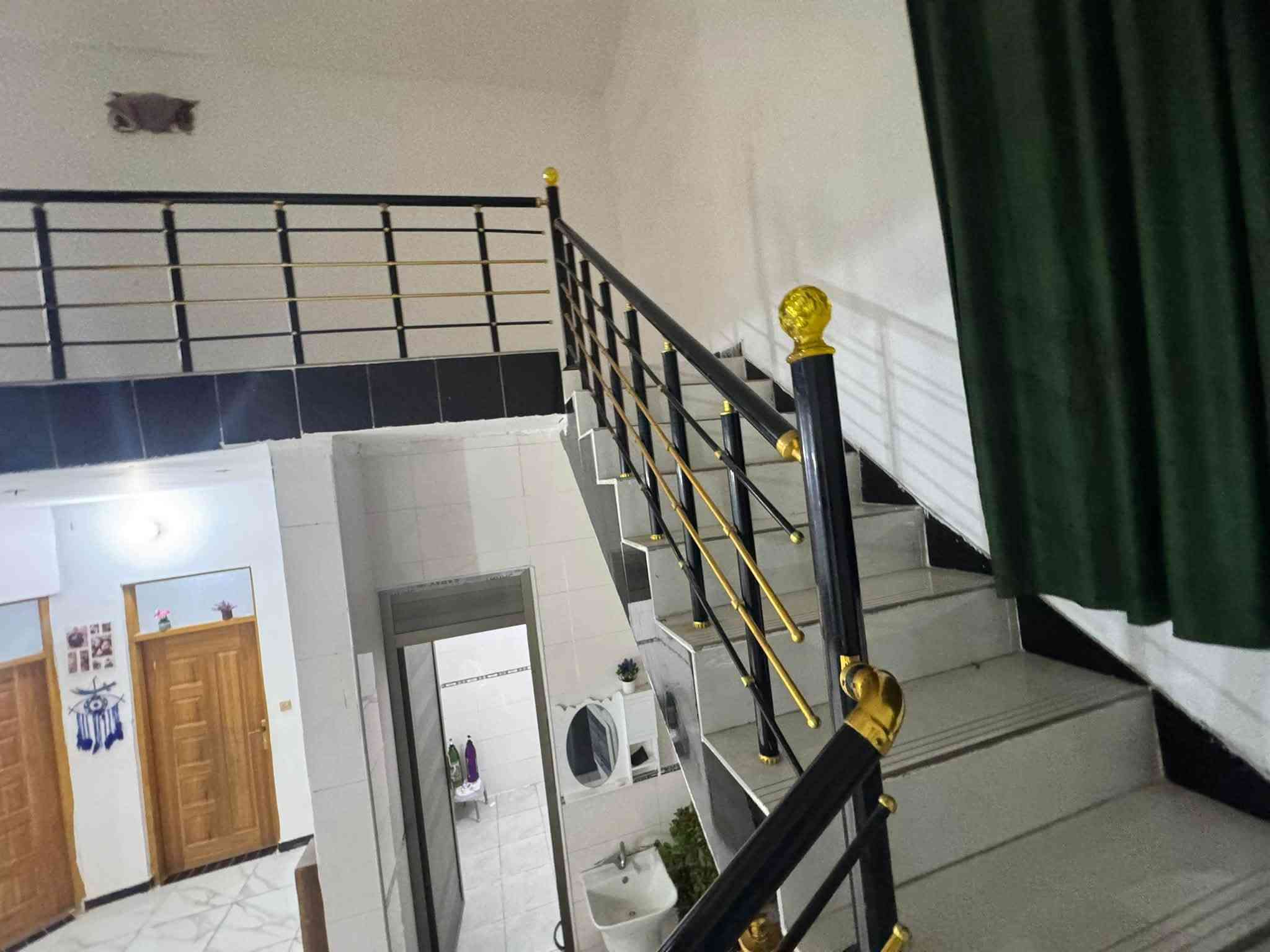 السلام عليكم
دار للبيع مساحة 300 متر طابو زراعي سند ٢٥ 
طابقين 
يحتوي على استقبال مطبخ صاله ٤ غرف نوم صحيات خارجية وداخليه 
حديقه كراج 
بيت كلش جديد 
العنوان بغداد المدائن سلمان بأك قرب تقاطع حساني 
قرب السوق 
السعر ١٤٠ مليون وبي مجال 
الاستفسار

‭***********
