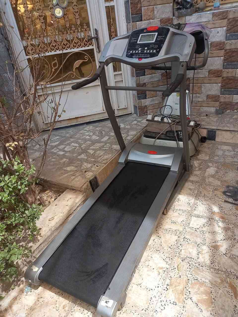 جهاز جري استخدام منزلي نضيف جدا وزن يتحمل ١٦٠كيلو دبل ماطور جبلي سعره ١٧٥.  بي حزام تكسير شحوم تدليك جسم كامل موصفات مبي ثري سماعات بلوتوث نبظات القلب سعة الحرار تمرين مال معده مال شناو 
‎العنوان بغداد ***********
