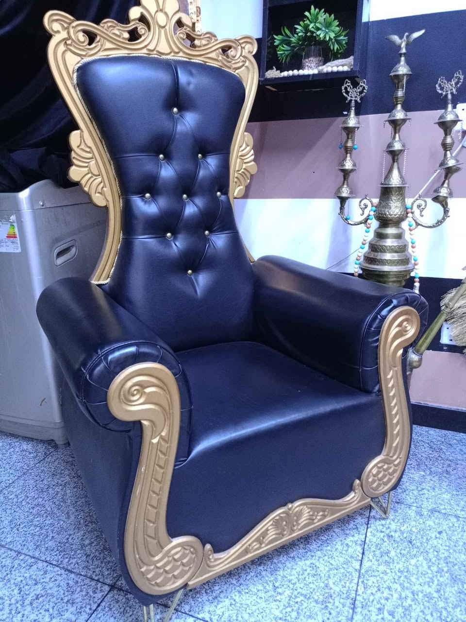 أغراض صالون 
كرسي حلاقة.  عدد 2 سعر القطعة 50
كرسي تخت50
مرايا  عدد 2 سعر القطعة50
كرسي ديكور ملكي 50
رفوف خشب  كبار عدد 3 سعر القطعة 50
مصب نحاس ديكور25
كرسي انتظار 10
كرسي دوار 5
سبحة كبيرة ديكور 15
بغداد اليرموك *********** بغداد, العراق
