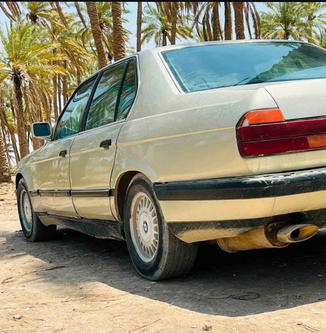 سلام عليكم بي ام للبيع او مروس مديل 1992كير ومكينه وحداديه جديد مصبوغه عام جماليه سنويه ل27 مكاني السعر40وبيها مجال  نجف كوفه عباسيه للاستفسار ***********
