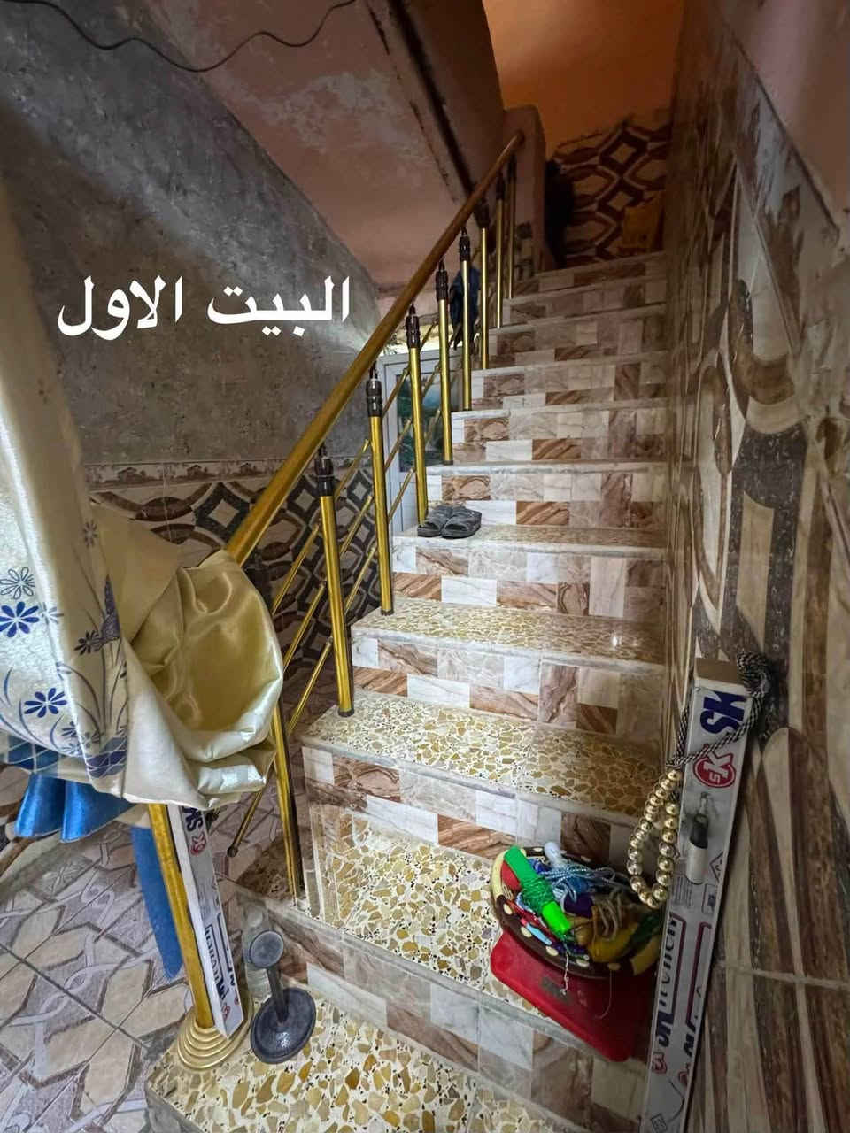 بيتين طابو صرف مشترك المساحه 288م
مساحة البيت الاول 152م 

مساحة البيت الثاني 136م 

حي عاشور ثالث بيت عن الشارع العام مقابل المصفيه مال الاسماعيليه 

بناء طابوق عكاده 

يحتوي البيت الاول على 

استقبال 

وصاله 

وغرفتين 

ومطبخ 

ومجمع صحيات داخلي وخارجي 

وساحه وترك 

يحتوي البيت الثاني على 

استقبال 

وصاله 

وغرفه 

ومطبخ 

ومجمع صحيات داخلي وخارجي 

وساحه وترك 

متوفر كافة الخدمات 

كهرباء ماء مجاري دفن

واتساب *********** علاء بدر
